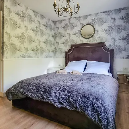 7 Bedroom Beach Front Home In Szalstry